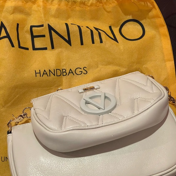 VALENTINO BY MARIO VALENTINO
Demi 3-In-1 Quilted Leather Crossbody Bag - Picture 5 of 11